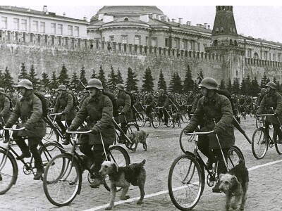 Parade on Red square, Moscow, May 1, 1938.jpg